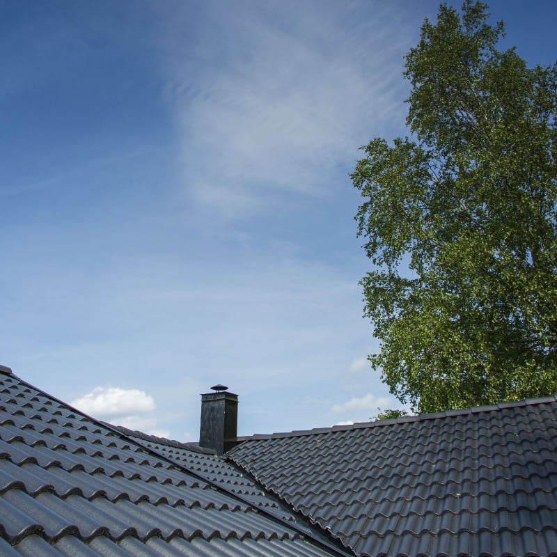 Hur länge håller ett tak? Livslängd per material