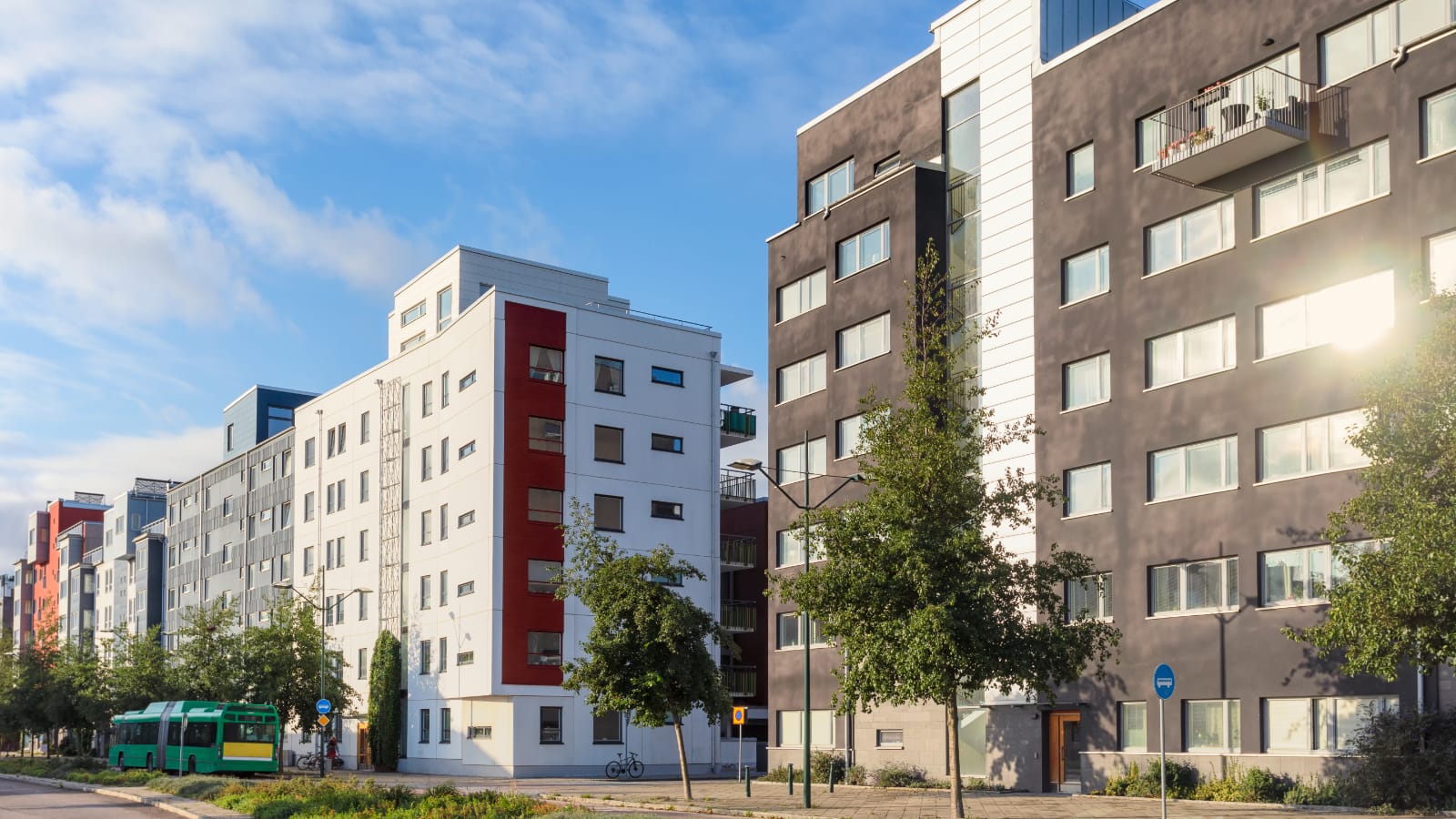 Fasadtvätt före/efter, 70-talsvilla i Husie, Malmö
